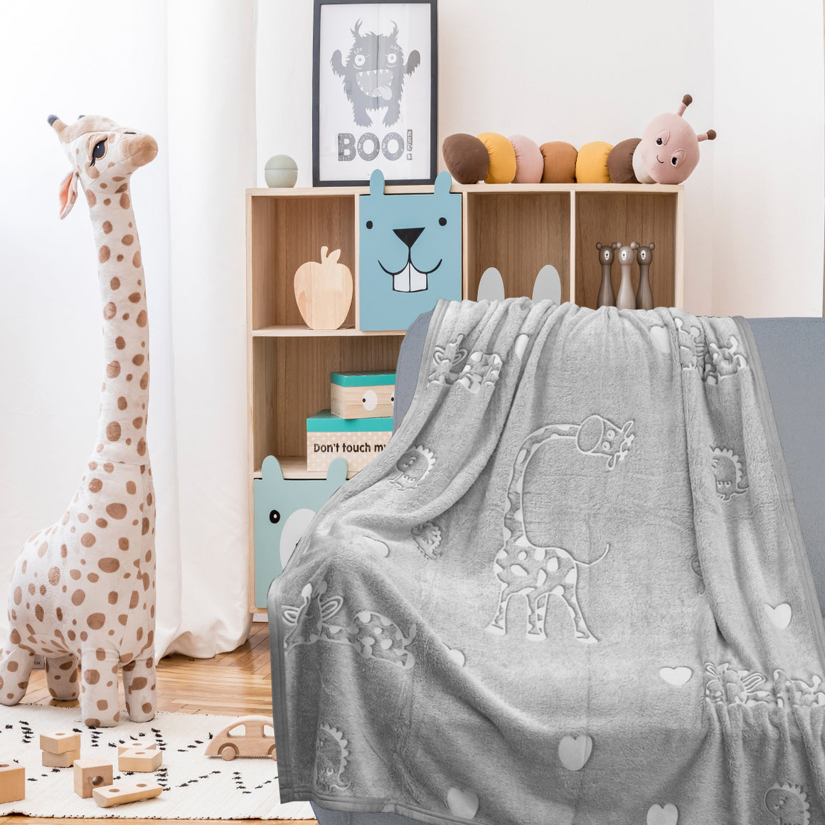 Giraffe Dinosaur Glow in the Dark Blanket, Grey (50*60 inch)